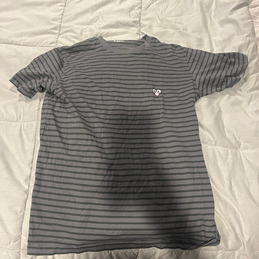 Uniqlo X Kaws size large